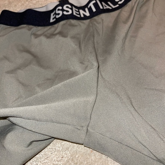 Essentials - Picture 4 of 6